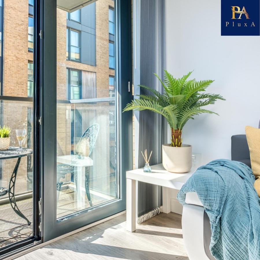 Pluxa Vivid Veranda Beautiful City Centre Apartment With Free Parking Birmingham Kültér fotó